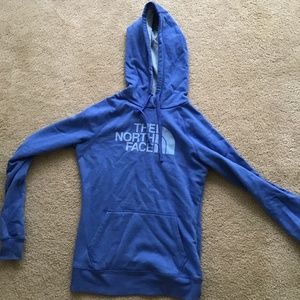 NWOT North Face hoodie. Never worn. Size S